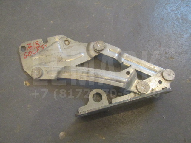 Петля капота правая Volkswagen Golf V Plus 2005-2014 5M0823301