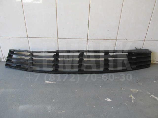 Решетка в бампер центральная Renault Clio III 2005> Renault 8200682294