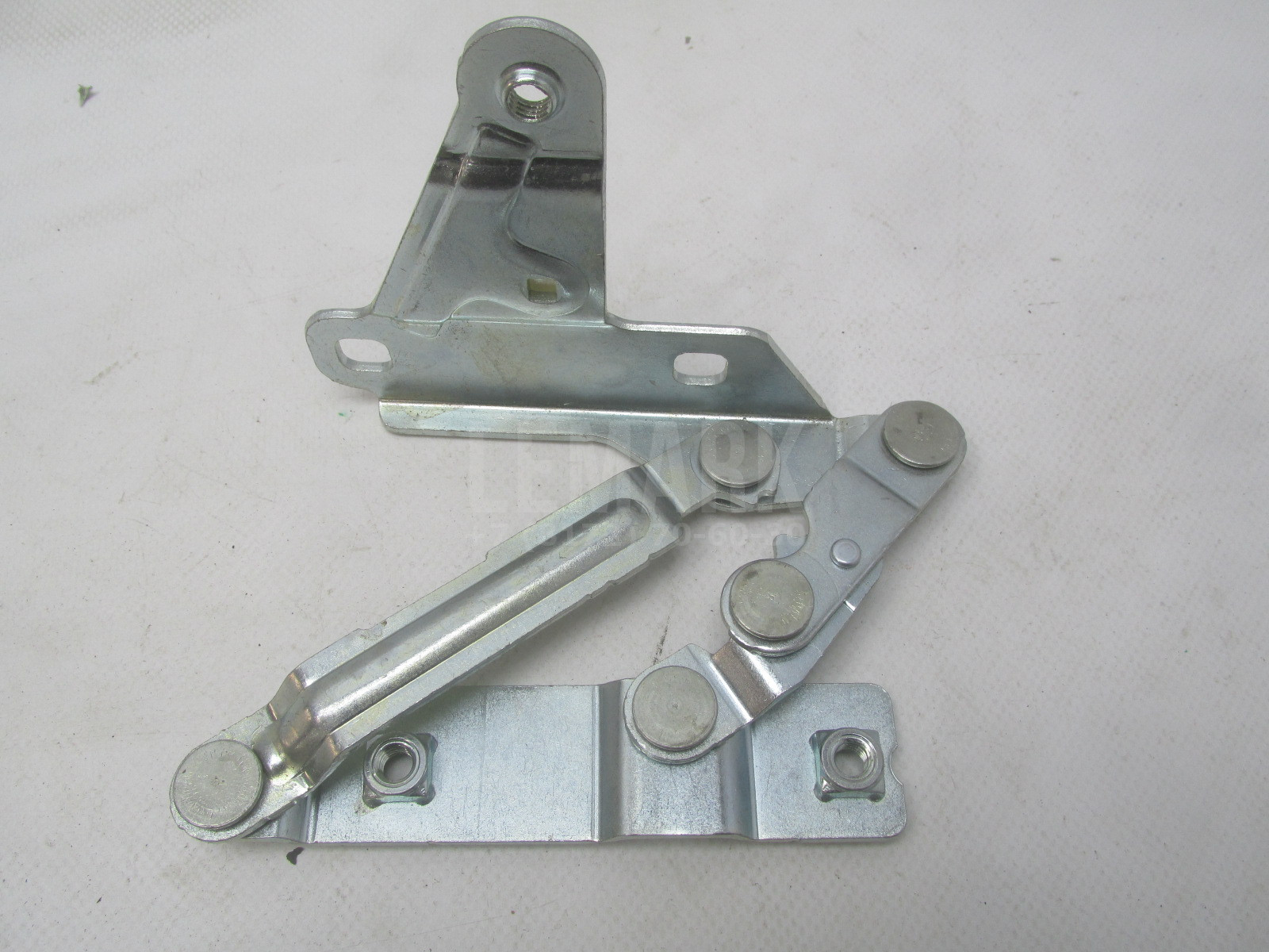 Петля капота правая Seat Altea 2004> 5P0823302B
