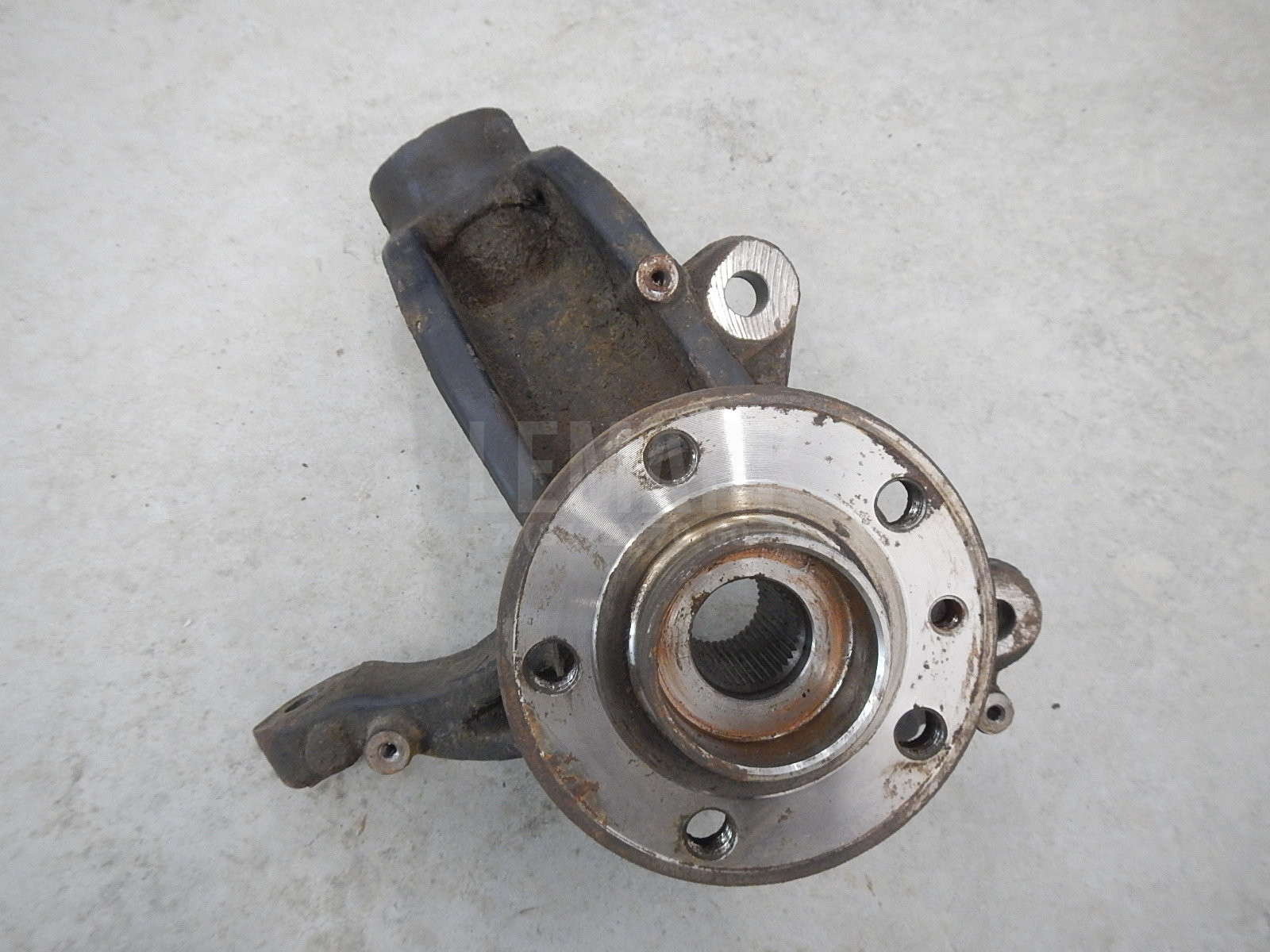 Кулак поворотный передний правый Volvo XC60 2008-2017 31451327