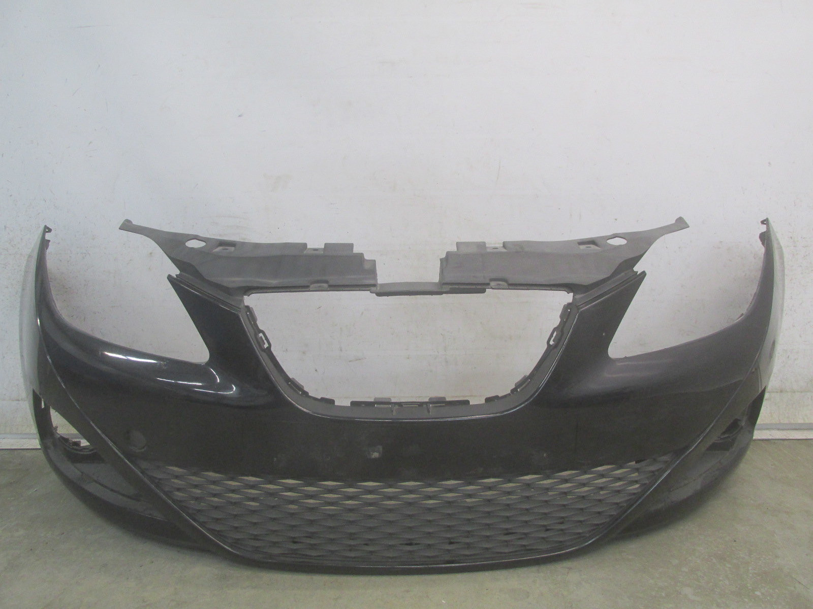 Бампер передний Seat Ibiza 2008>